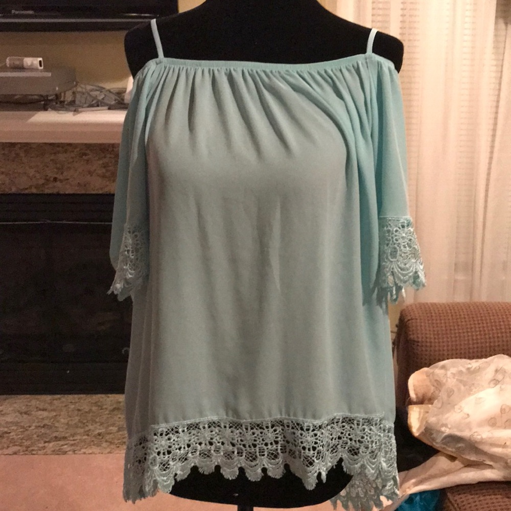 High/Low Cd Shoulder Blouse
